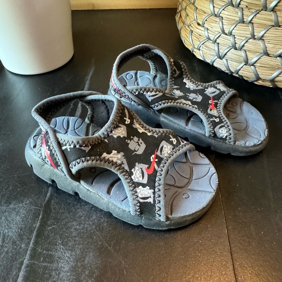 NIKE Black & Grey Pirate Ship Slip-on Sandals - Size 5C - Picture 1 of 11